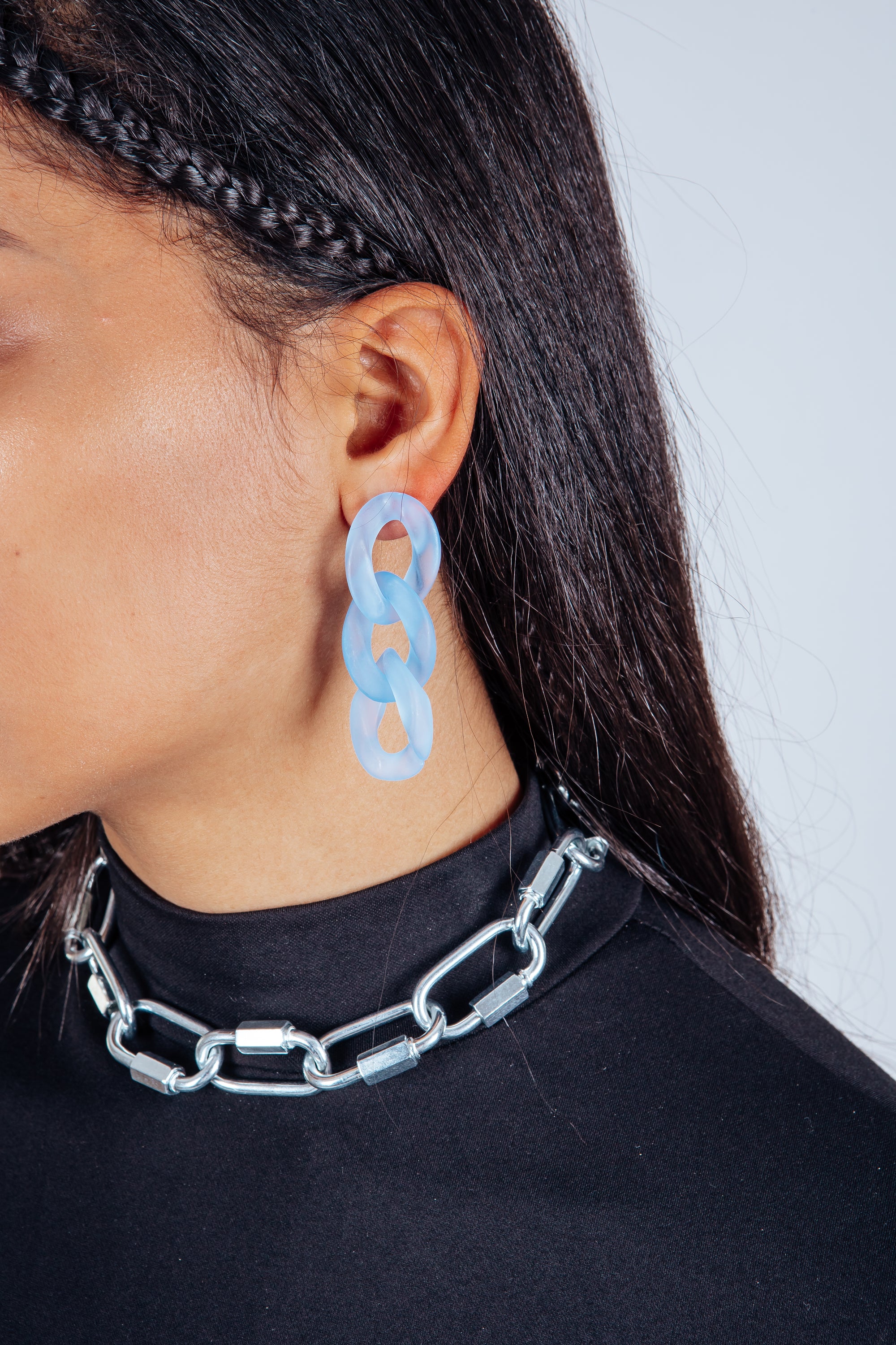 SOFT BLUE MATT CHAIN EARRINGS